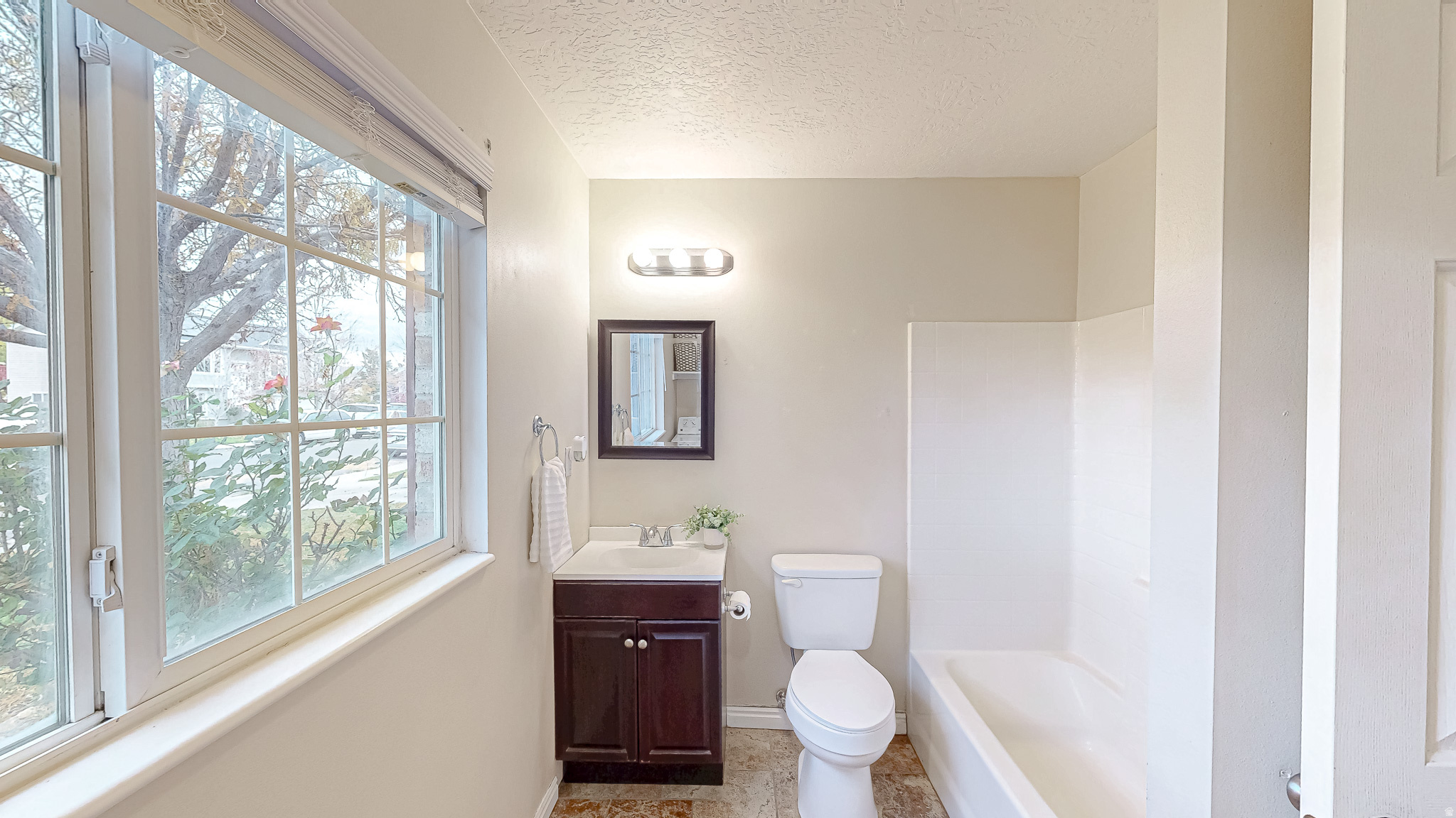 COUNTRY ESTATES - Residential