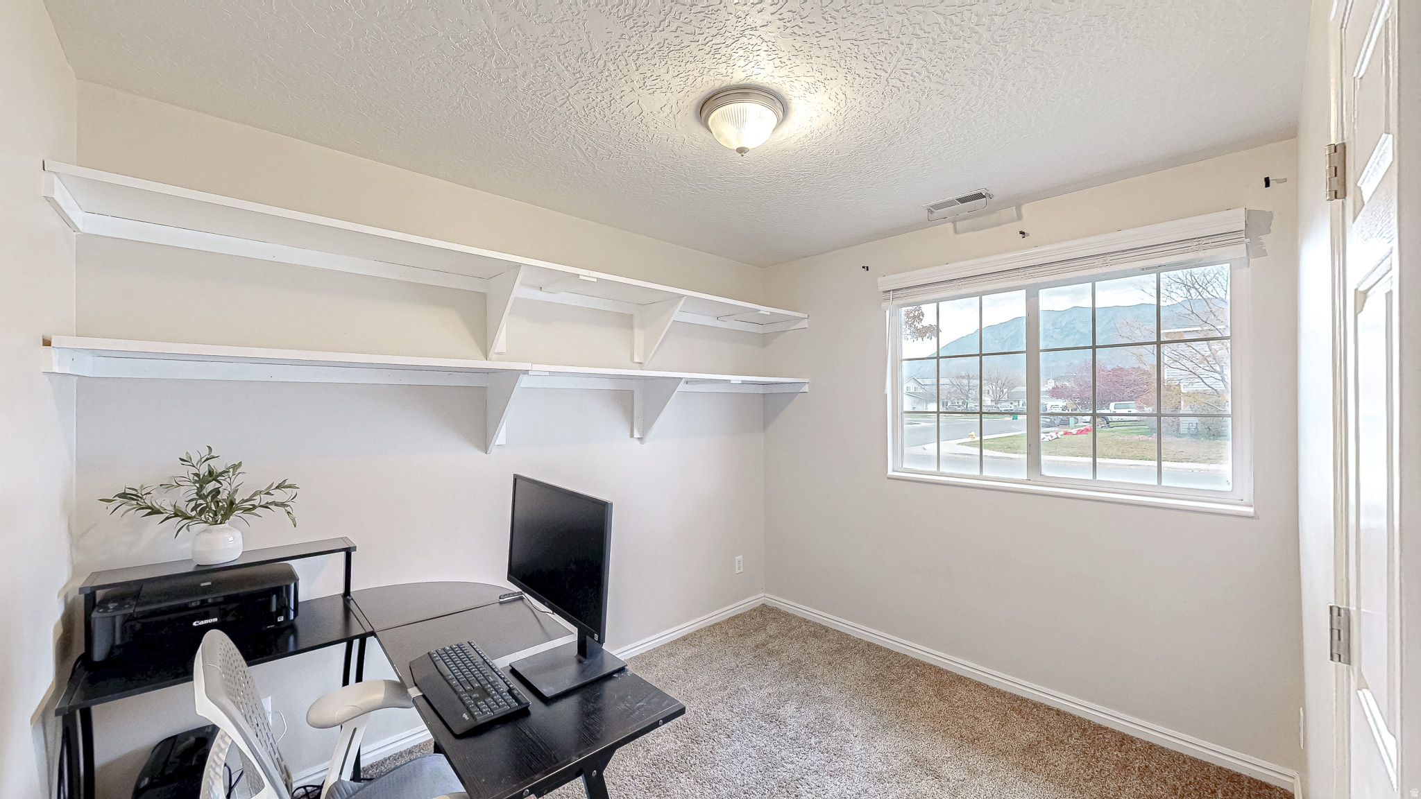 COUNTRY ESTATES - Residential