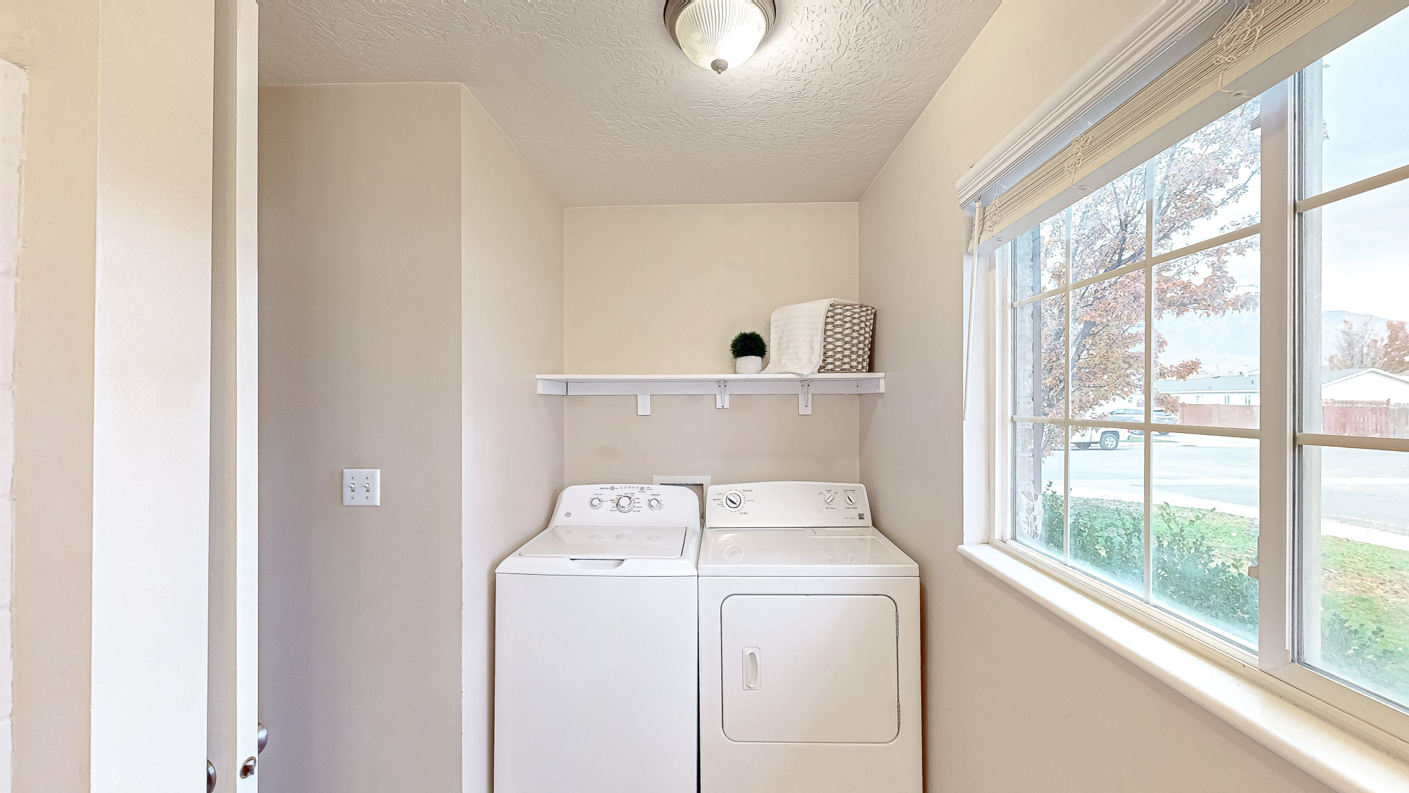 COUNTRY ESTATES - Residential