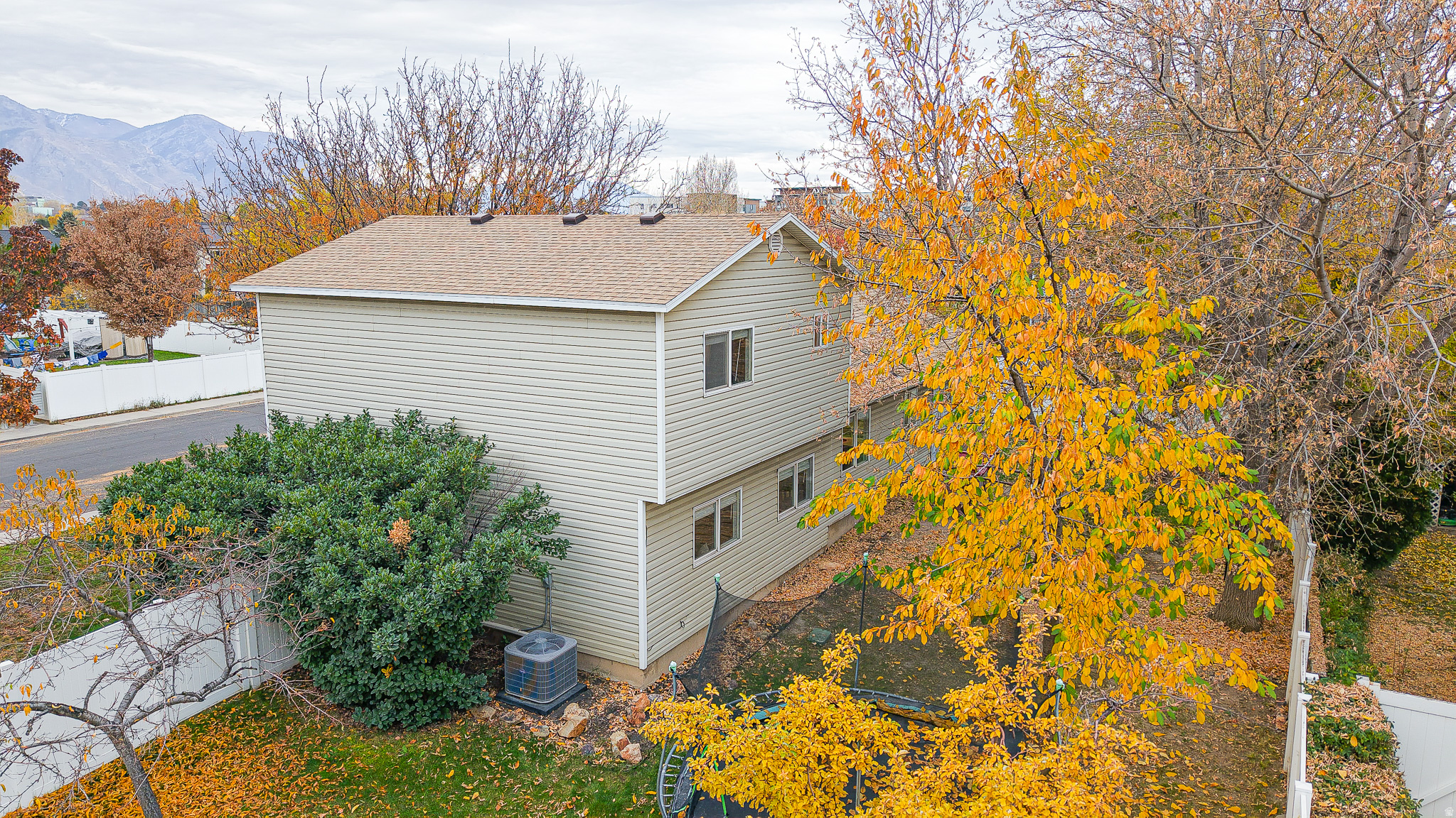 COUNTRY ESTATES - Residential