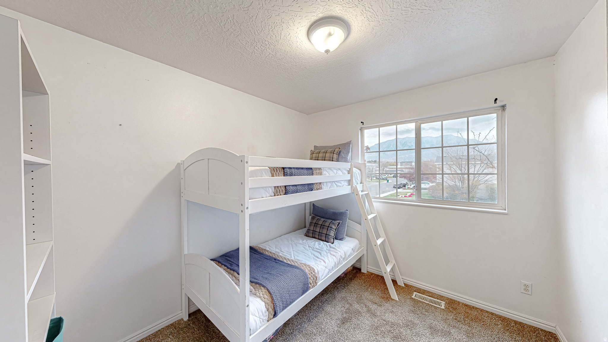 COUNTRY ESTATES - Residential