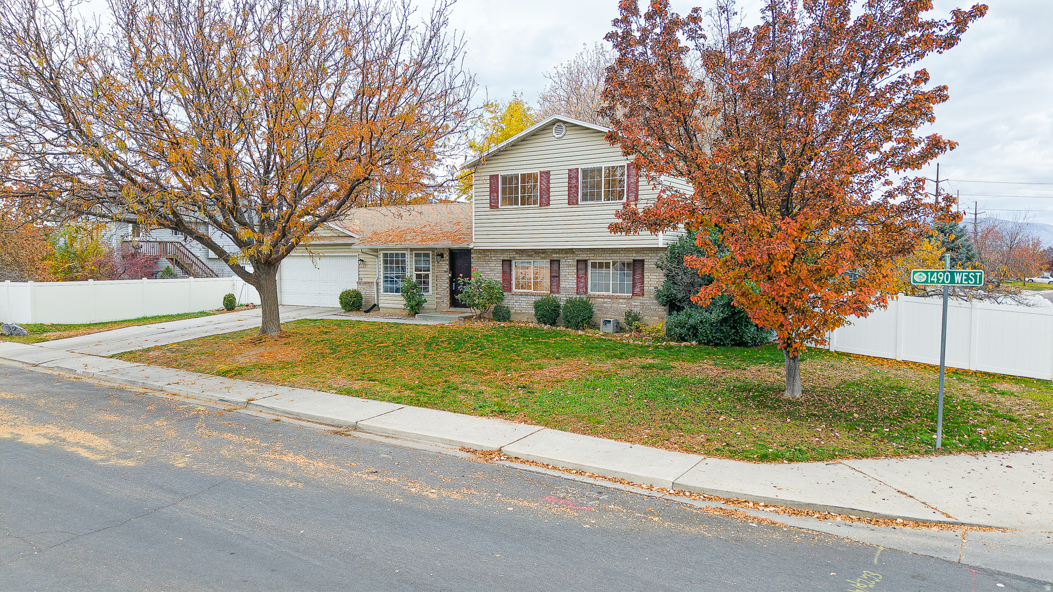 COUNTRY ESTATES - Residential