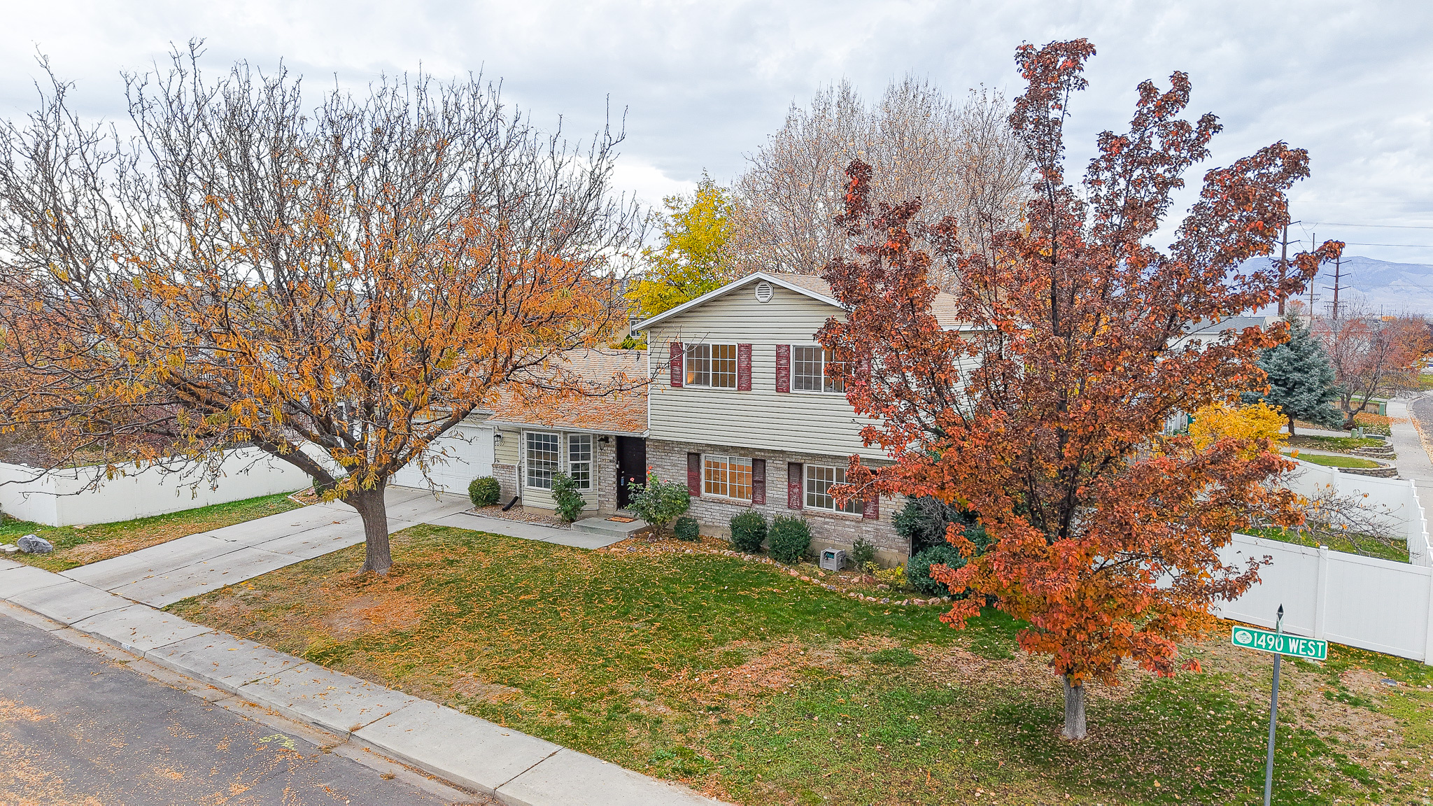 COUNTRY ESTATES - Residential