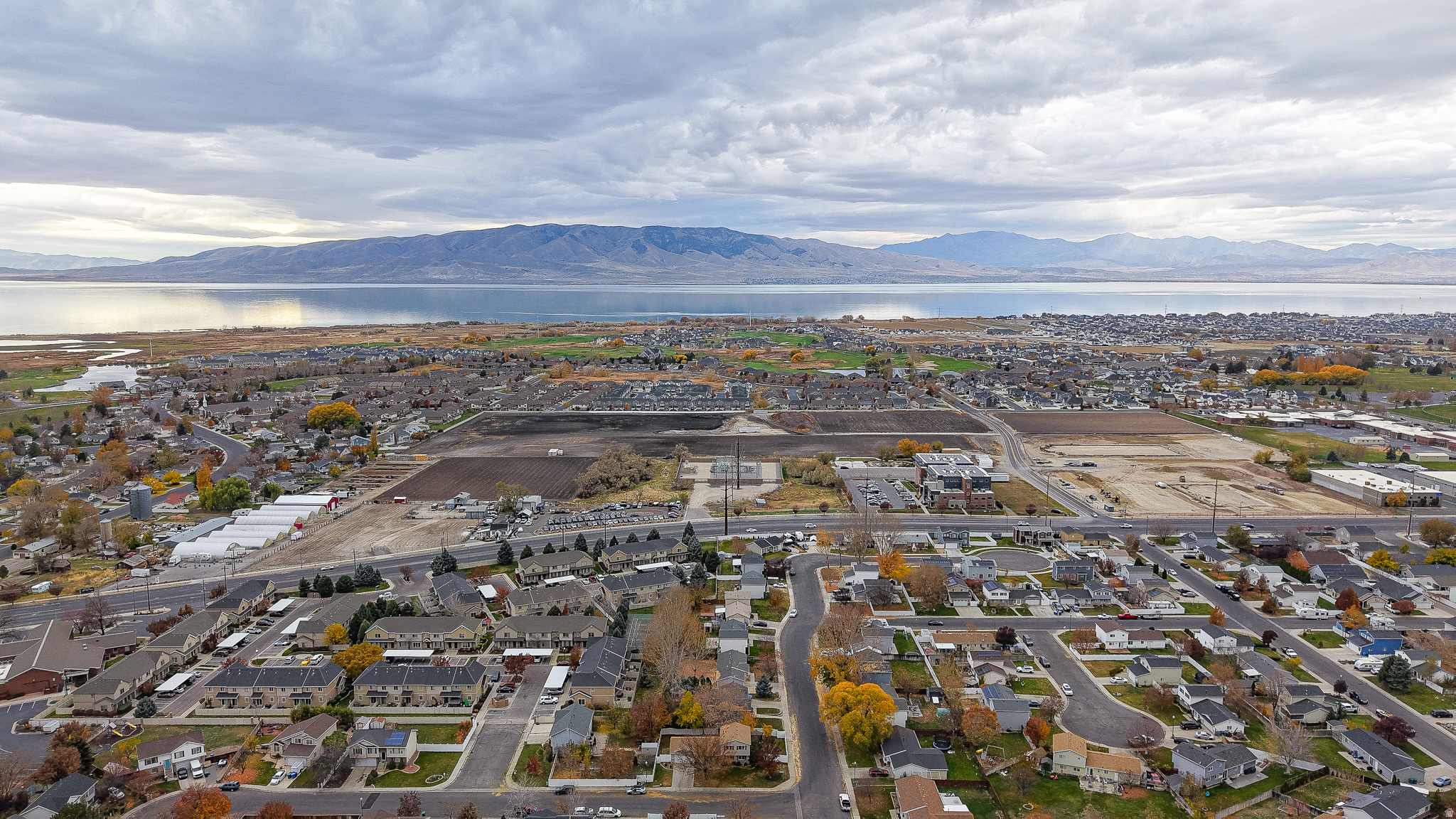 COUNTRY ESTATES - Residential