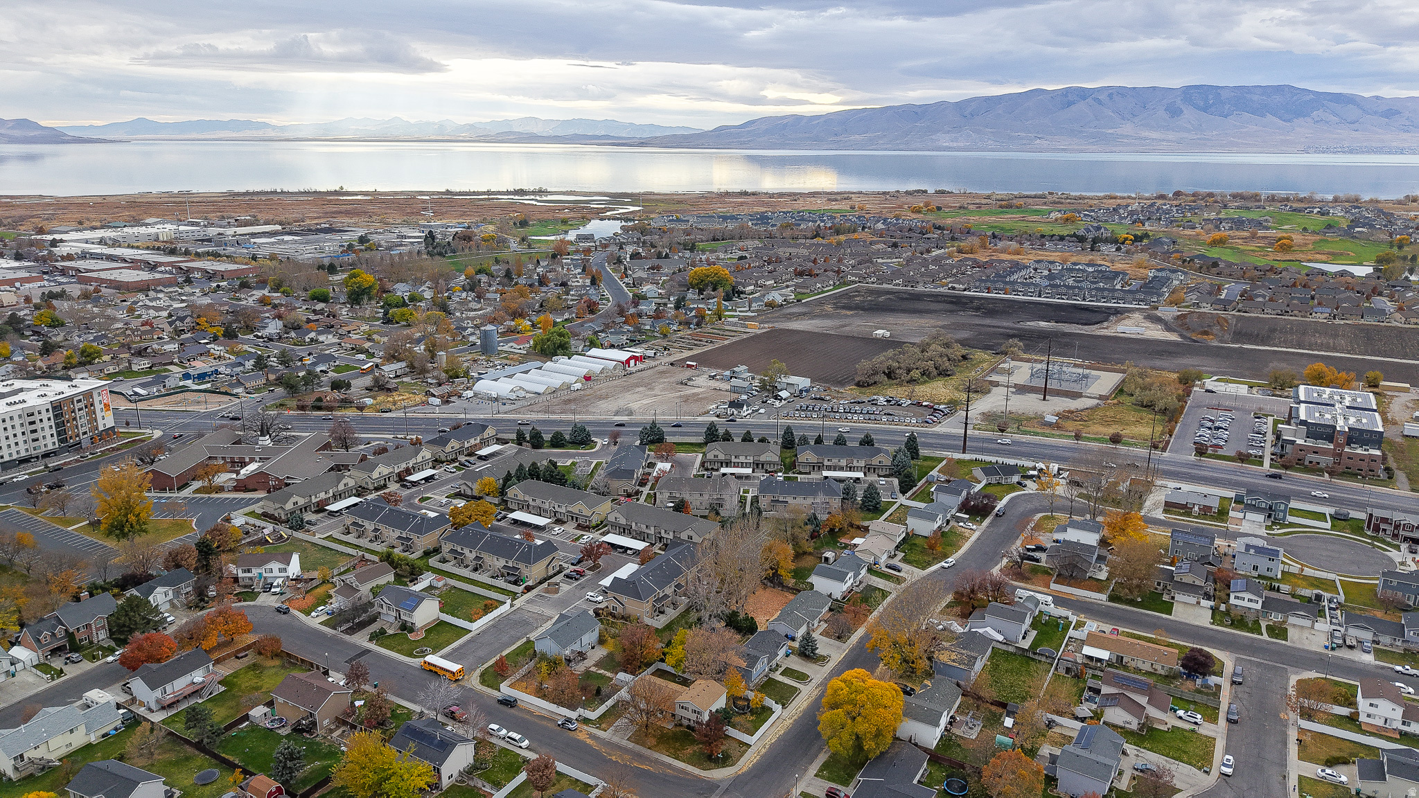 COUNTRY ESTATES - Residential