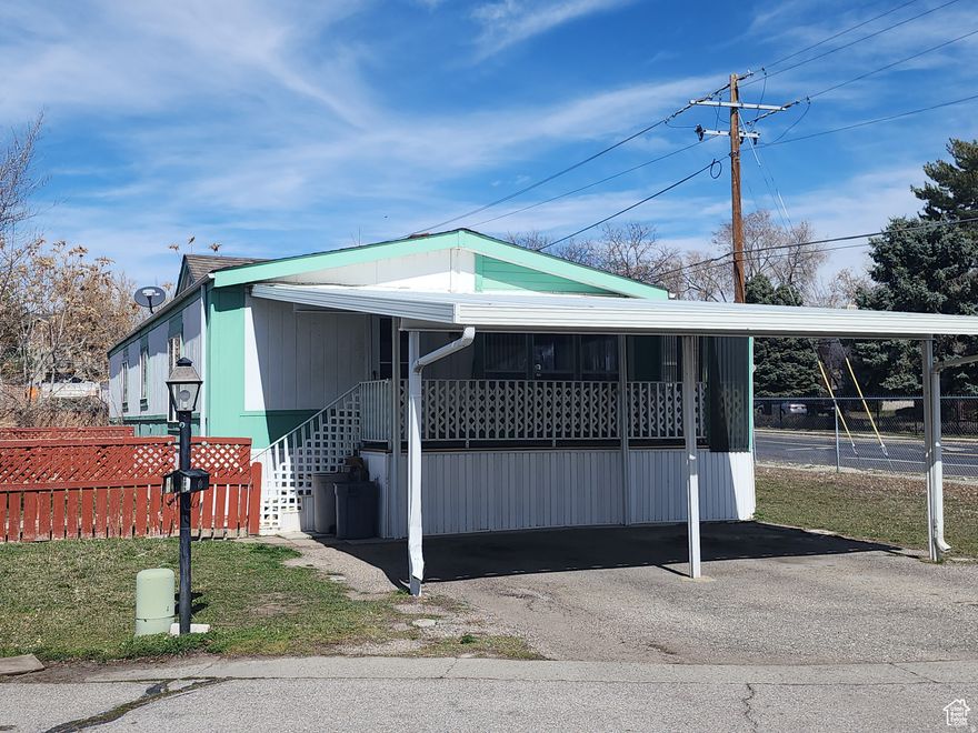 ***HOME MUST BE MOVED*** ***Home is big! Central A/C Unit and Appliances included! We have financing options, Call today! Sq ft. provided as a courtesy measurement only. Buyer/Buyer broker to verify all info.