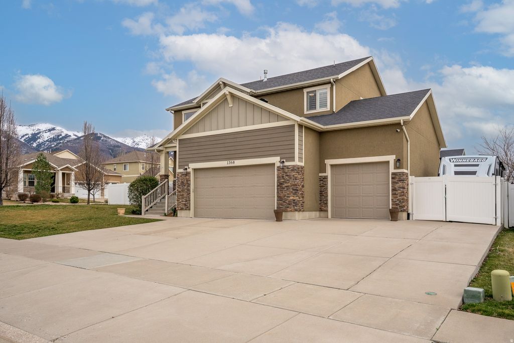 Photo of 1368 E 275 S, Layton, UT 84040 (MLS # 2143156)
