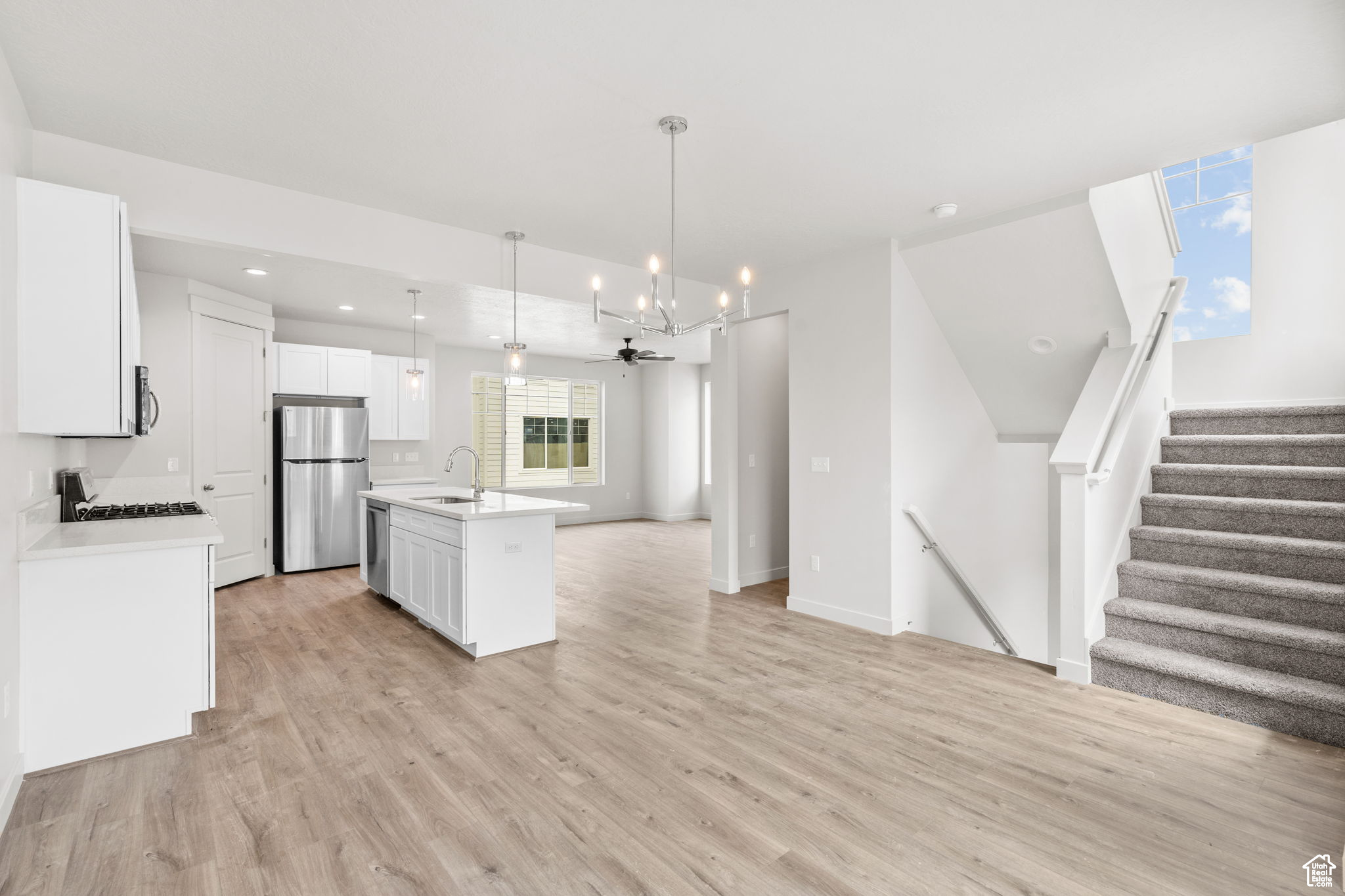 Provo, Utah 84606, United States, 3 Bedrooms Bedrooms, ,3 BathroomsBathrooms,Residential,Pending,184945