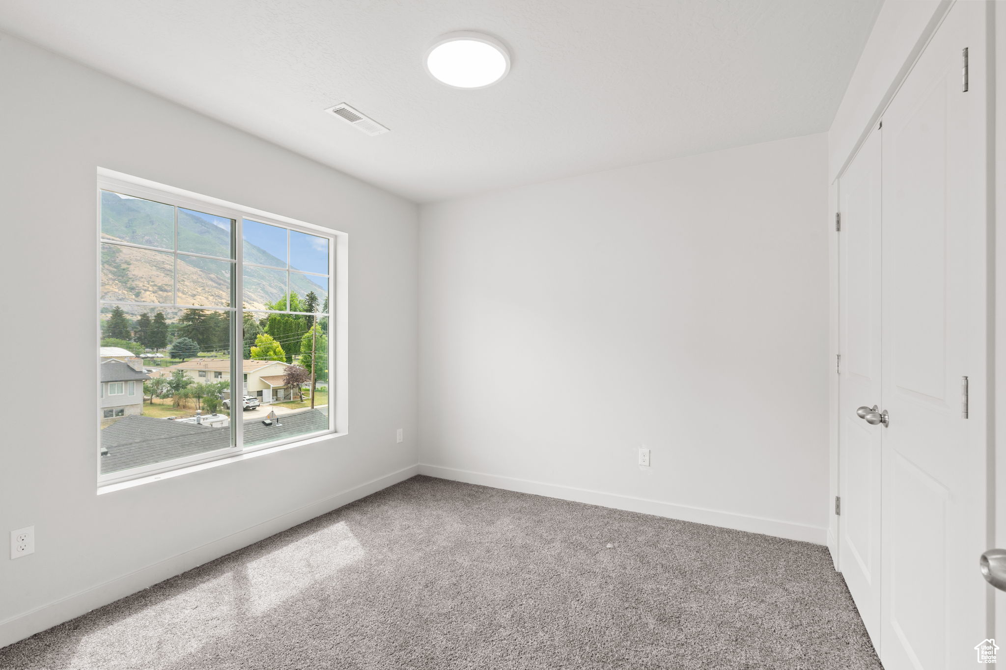 Provo, Utah 84606, United States, 3 Bedrooms Bedrooms, ,3 BathroomsBathrooms,Residential,Pending,184945