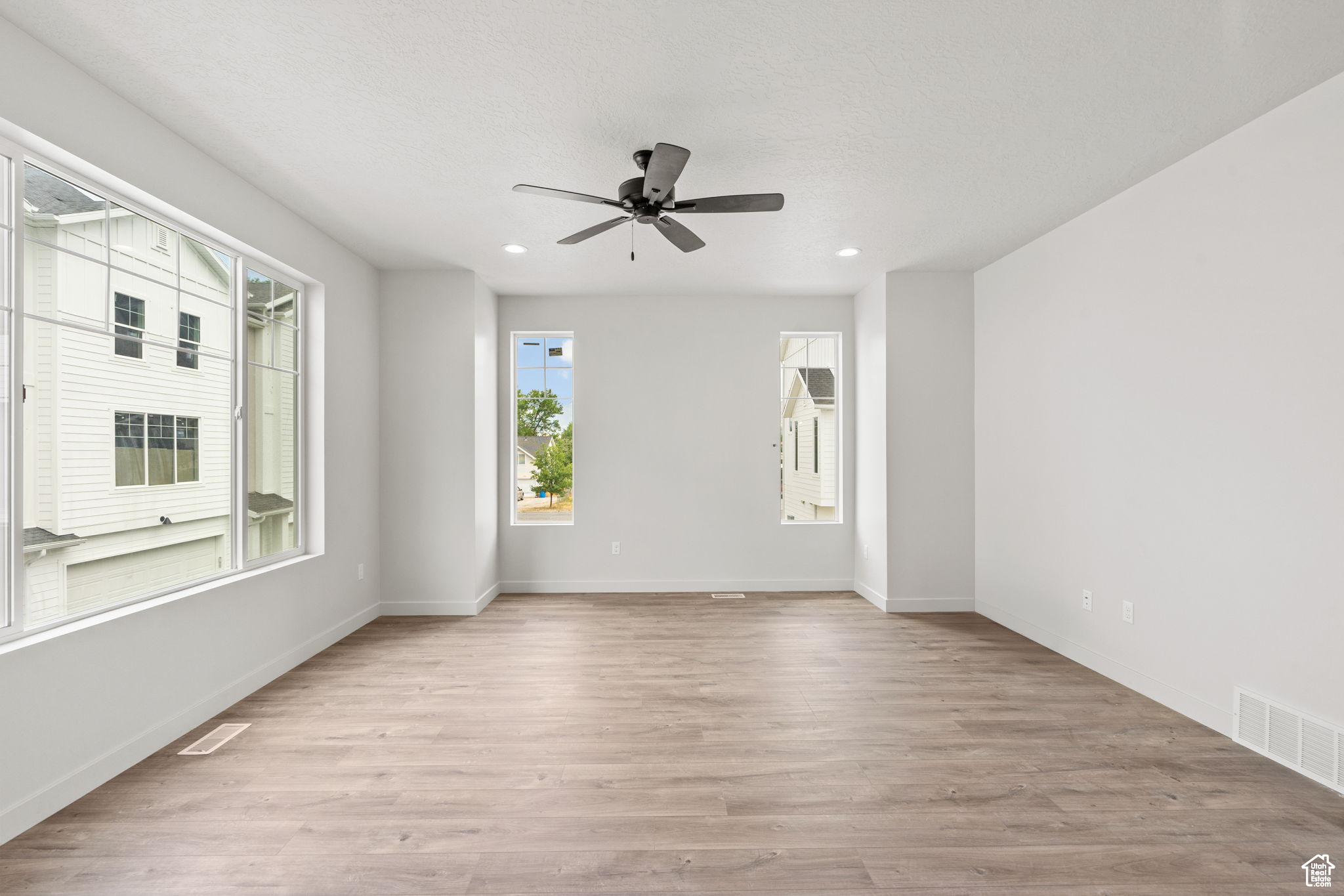 Provo, Utah 84606, United States, 3 Bedrooms Bedrooms, ,3 BathroomsBathrooms,Residential,Pending,184945