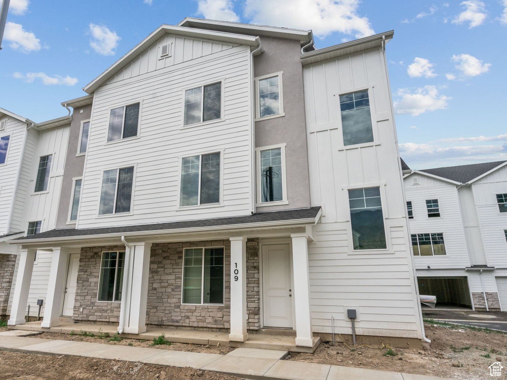 Provo, Utah 84606, United States, 3 Bedrooms Bedrooms, ,3 BathroomsBathrooms,Residential,Pending,184945