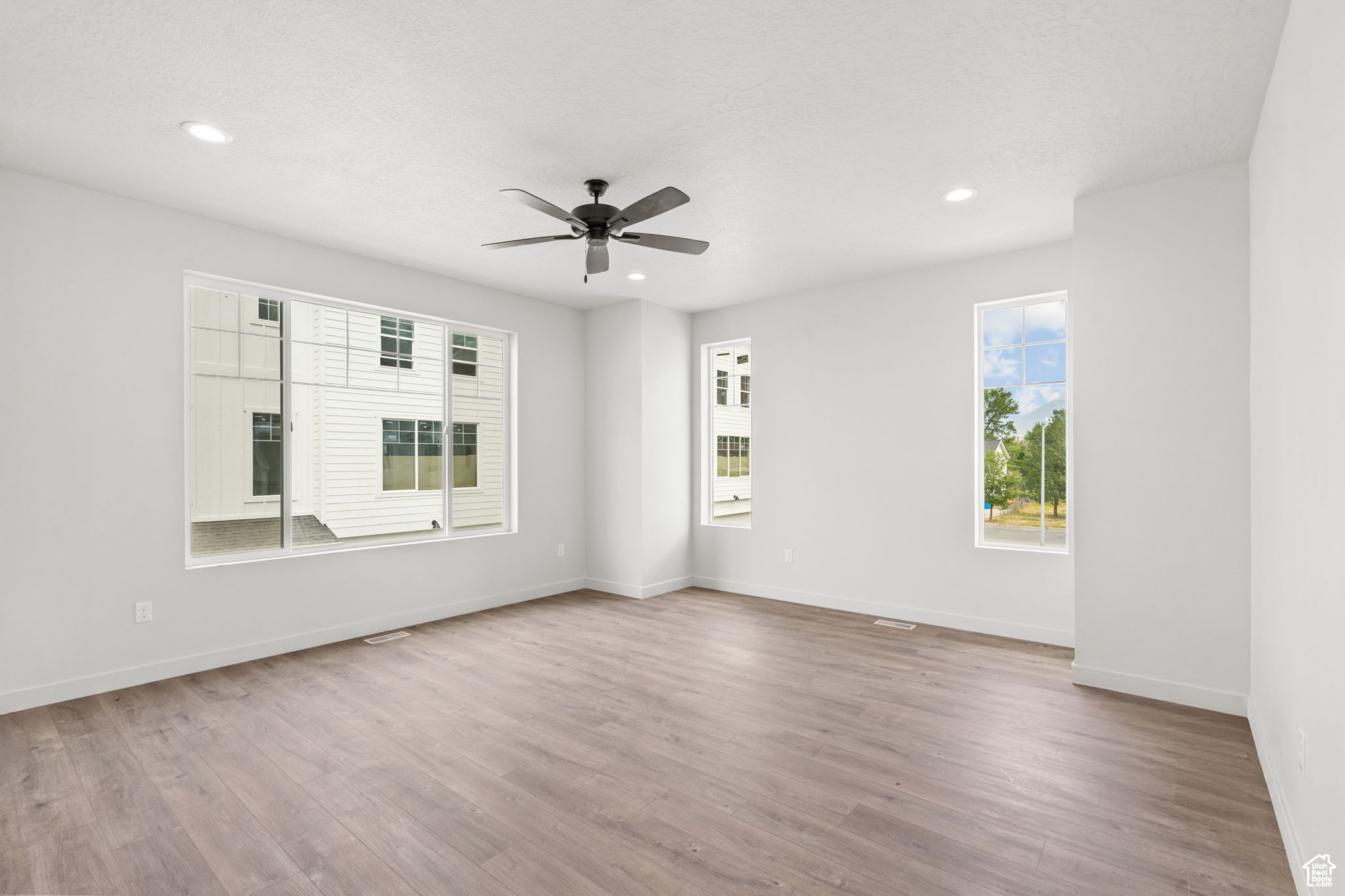 Provo, Utah 84606, United States, 3 Bedrooms Bedrooms, ,3 BathroomsBathrooms,Residential,Pending,184945