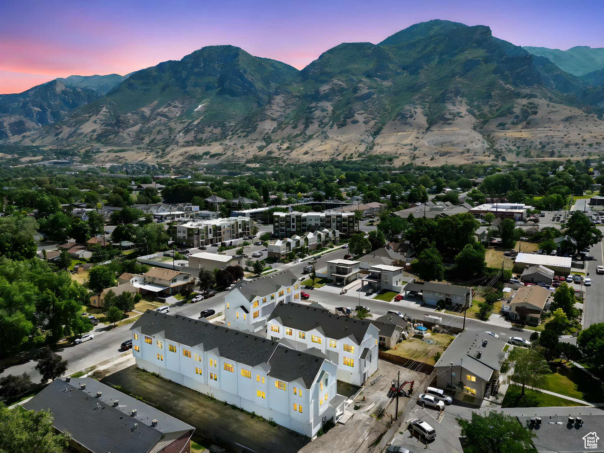 Provo, Utah 84606, United States, 3 Bedrooms Bedrooms, ,3 BathroomsBathrooms,Residential,Pending,184945