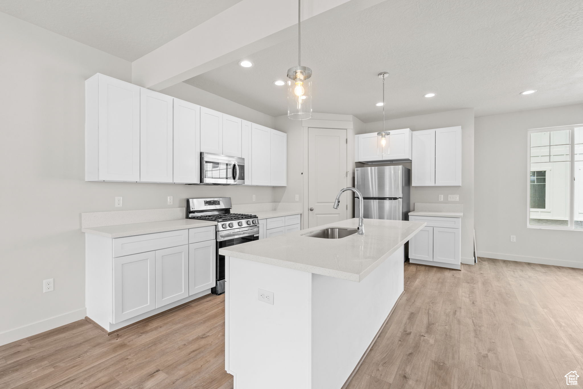 Provo, Utah 84606, United States, 3 Bedrooms Bedrooms, ,3 BathroomsBathrooms,Residential,Pending,184945