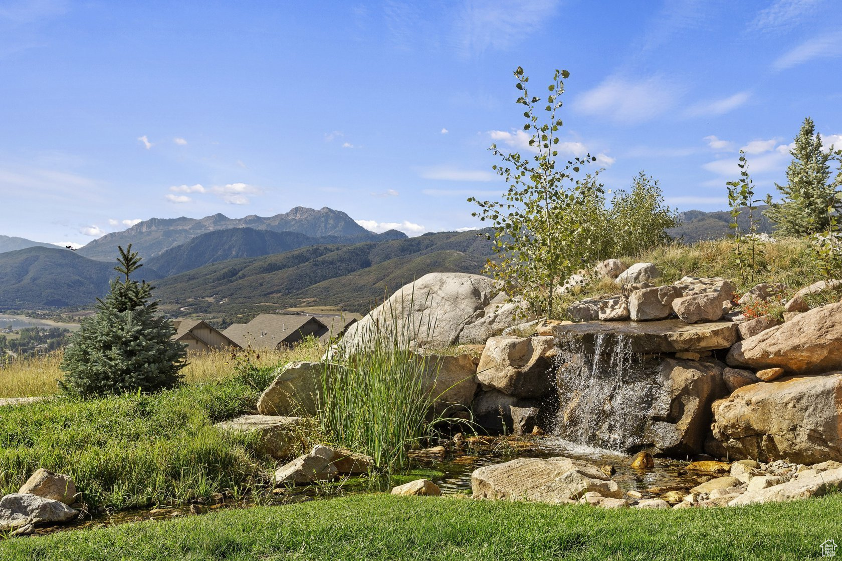 TRAPPERS RIDGE - Residential