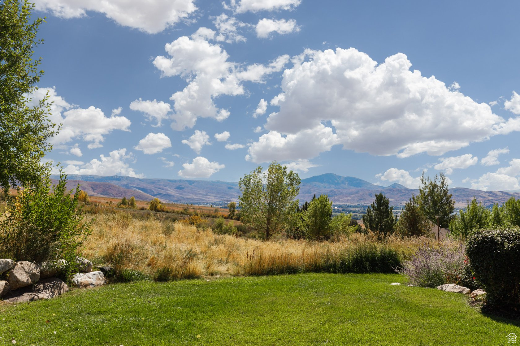 TRAPPERS RIDGE - Residential