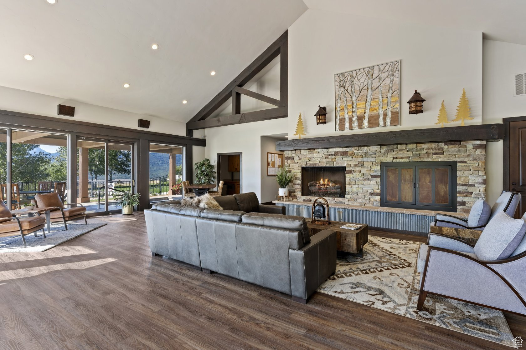 TRAPPERS RIDGE - Residential