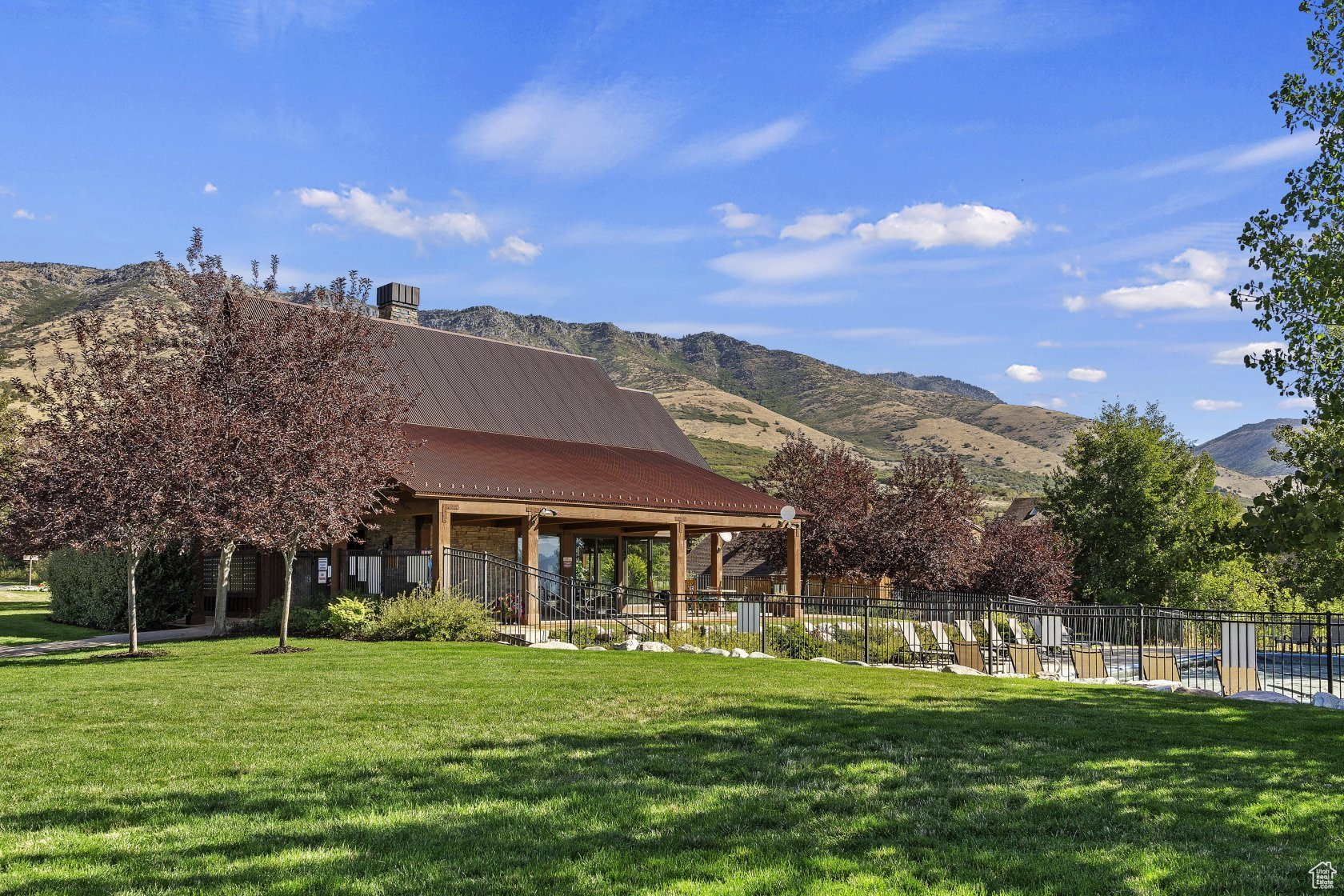 TRAPPERS RIDGE - Residential