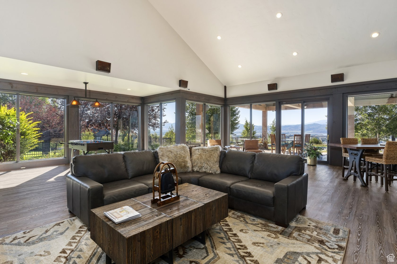 TRAPPERS RIDGE - Residential