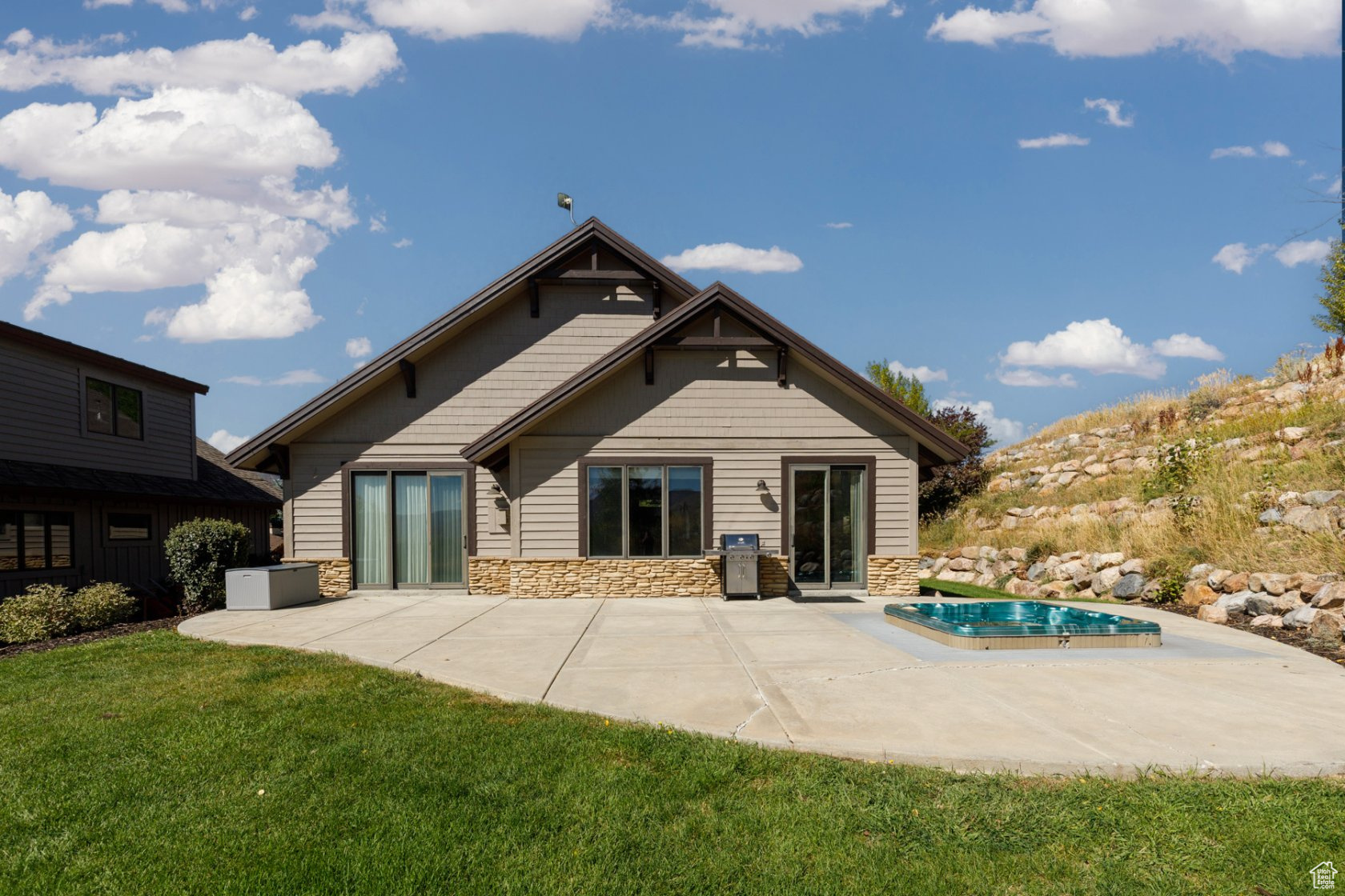 TRAPPERS RIDGE - Residential