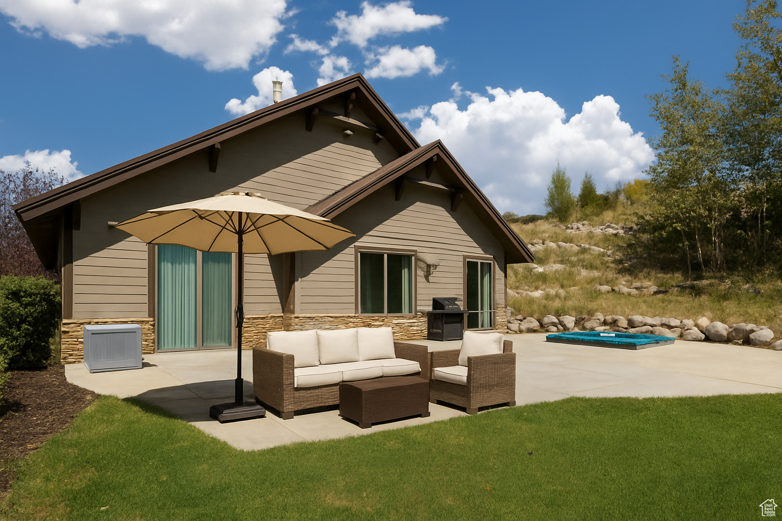 TRAPPERS RIDGE - Residential