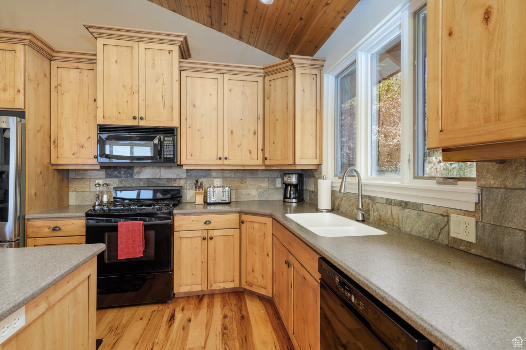 TRAPPERS RIDGE - Residential