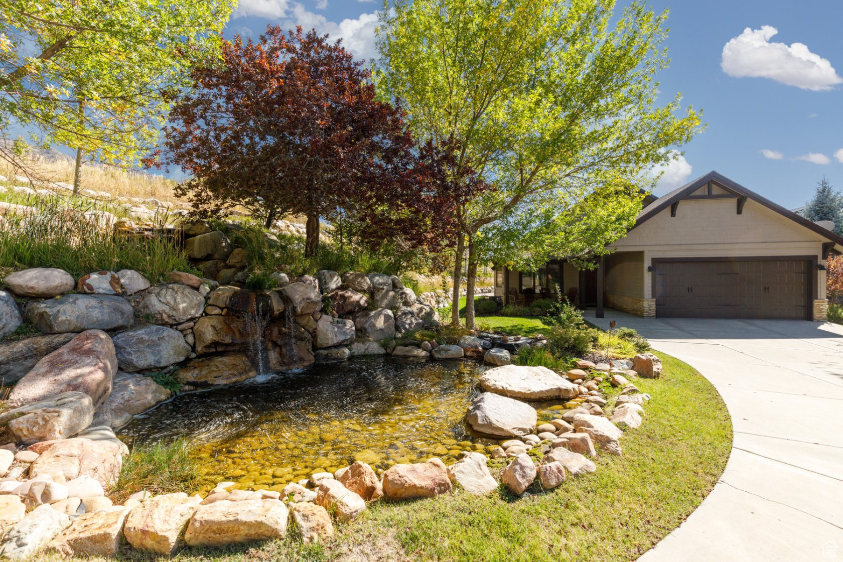 TRAPPERS RIDGE - Residential