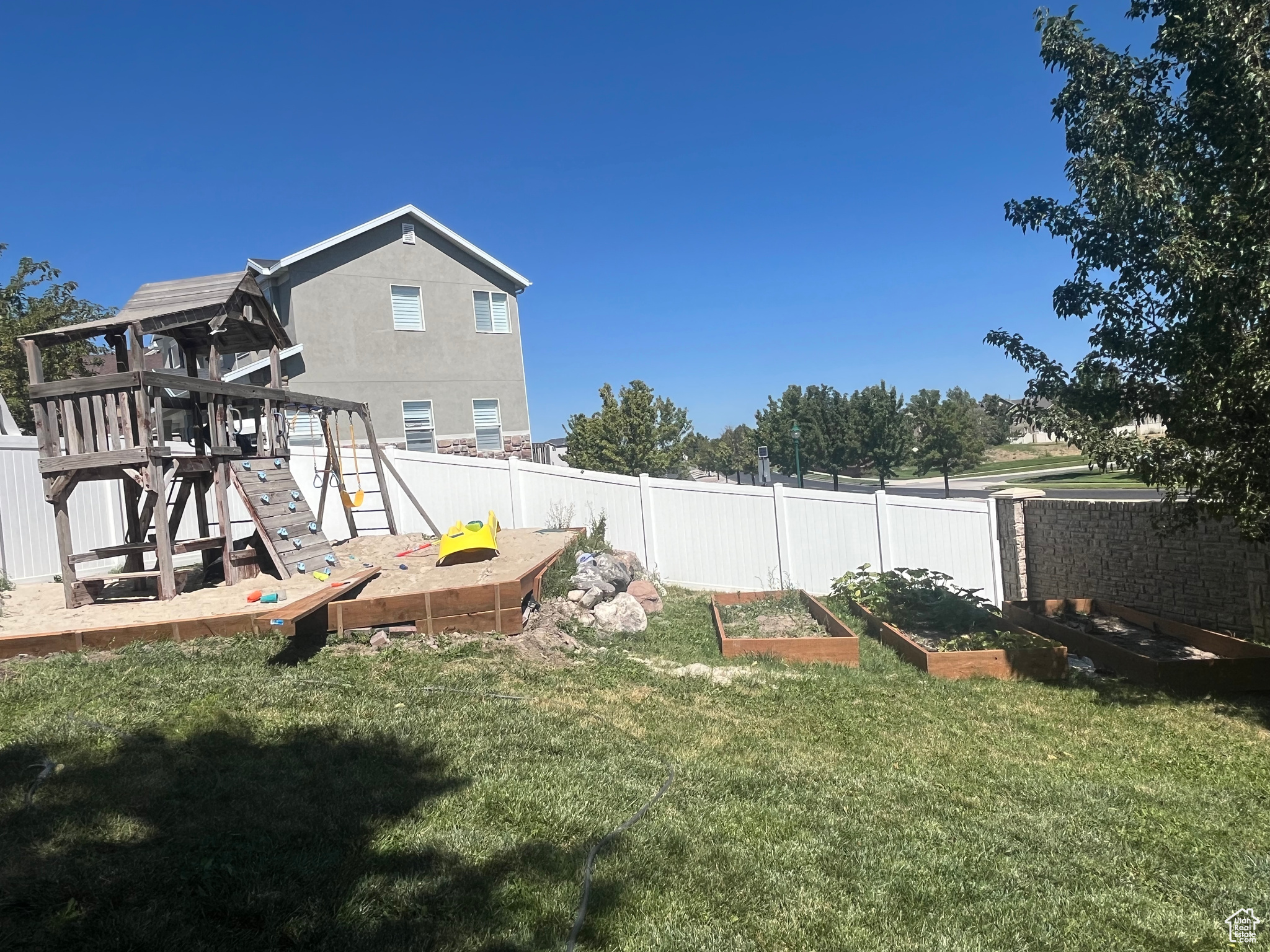 MEADOWS - Residential