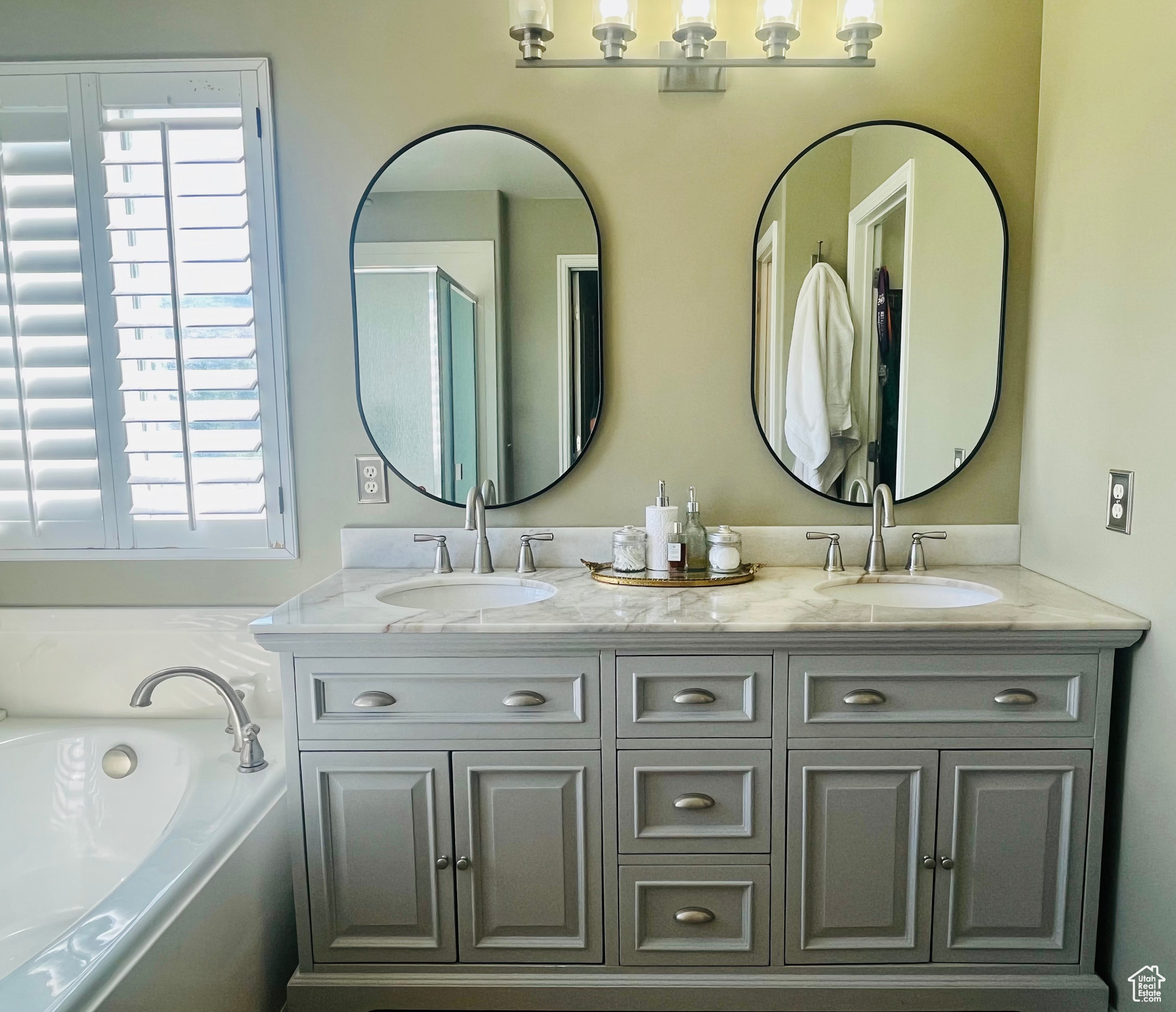 MEADOWS - Residential