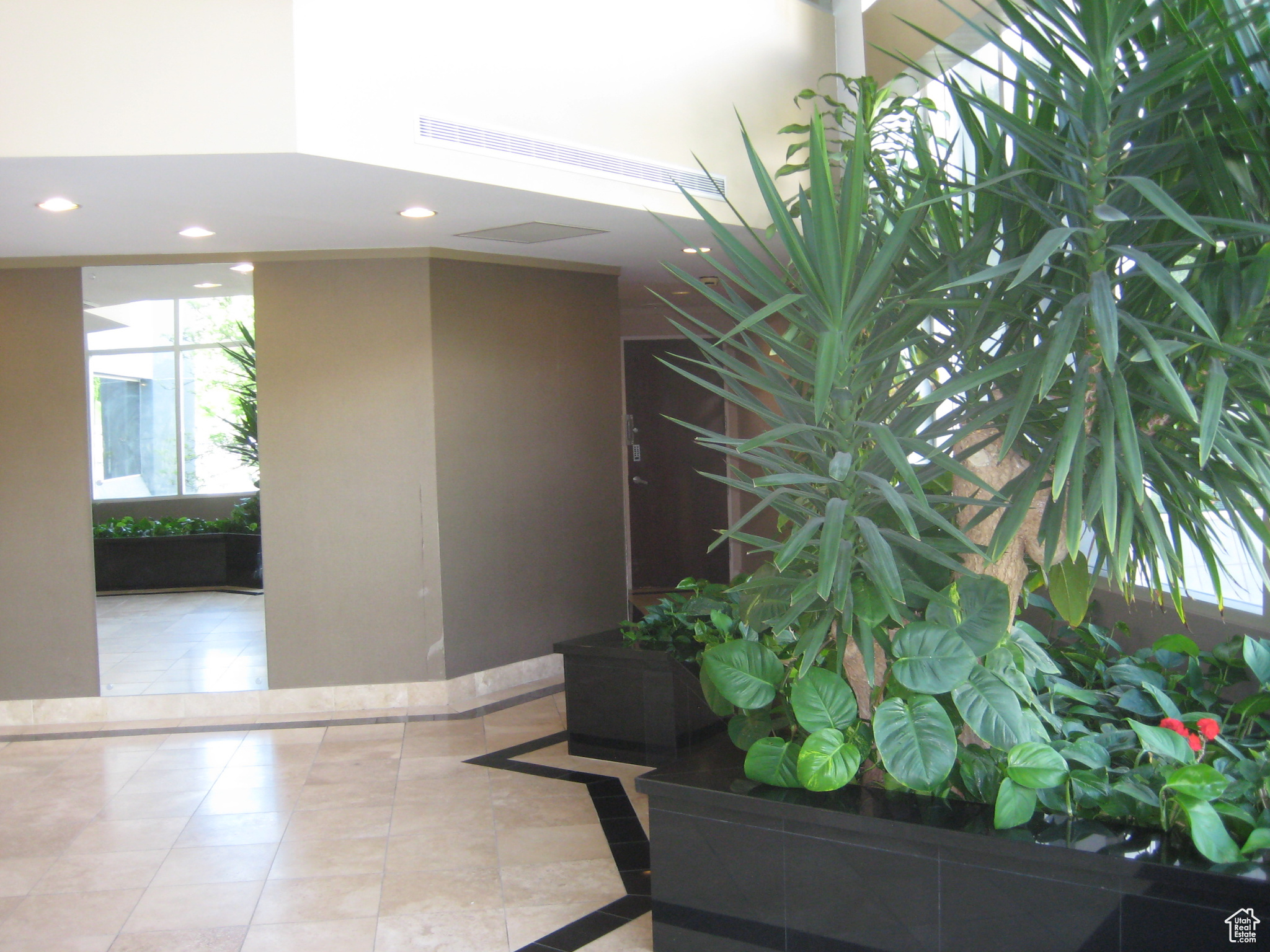 TATE - Commercial Lease