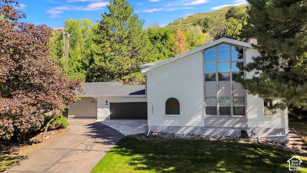Photo of 2554 E WOODLAND DR S, Uintah, UT 84403 (MLS # 2188672)