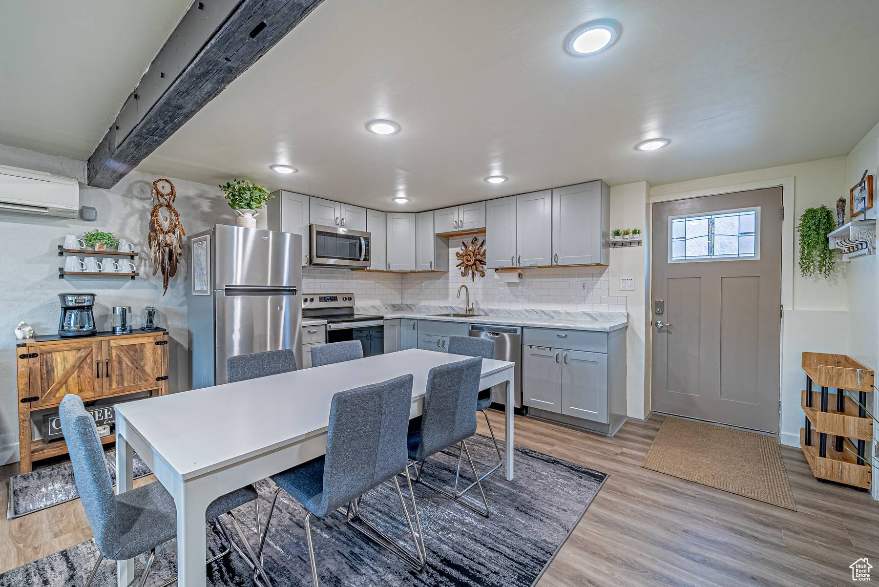 PALISADES - Residential Income