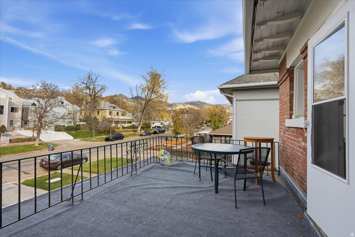 AVENUES - Residential Income