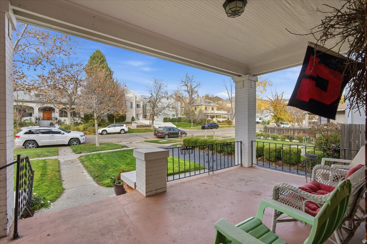 AVENUES - Residential Income