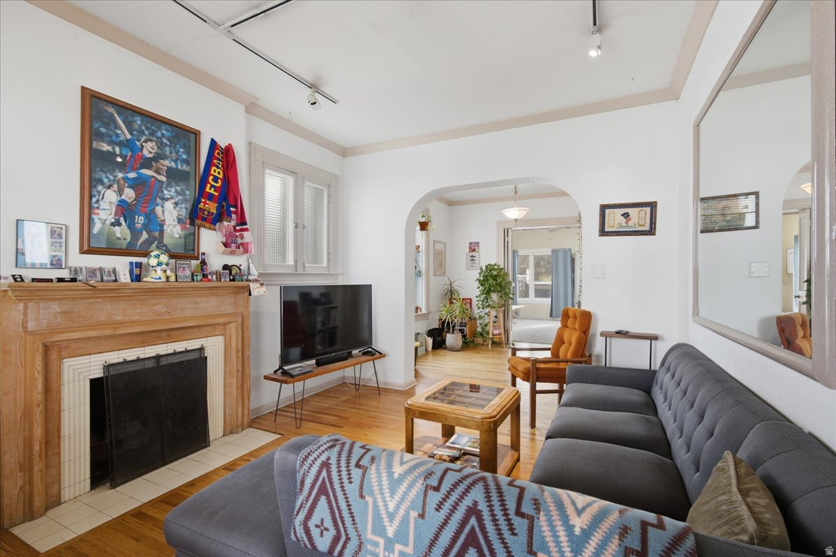 AVENUES - Residential Income