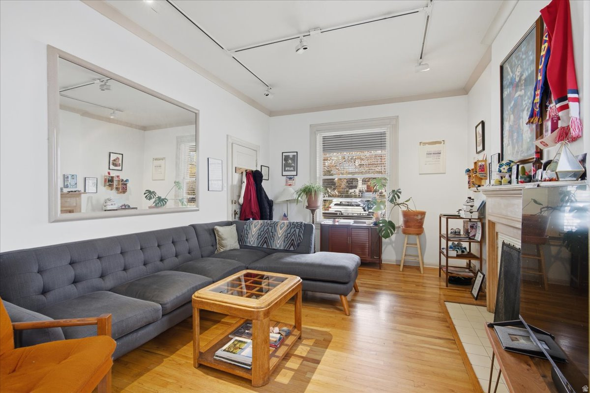 AVENUES - Residential Income