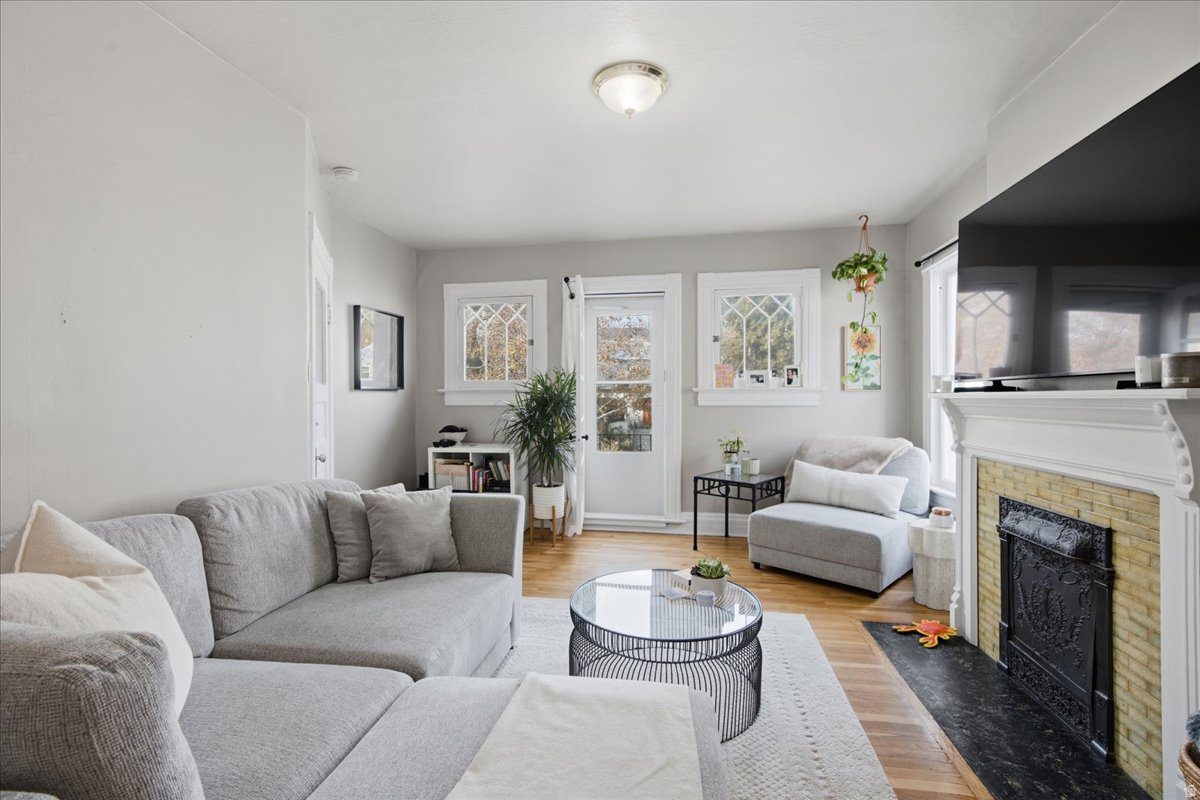 AVENUES - Residential Income