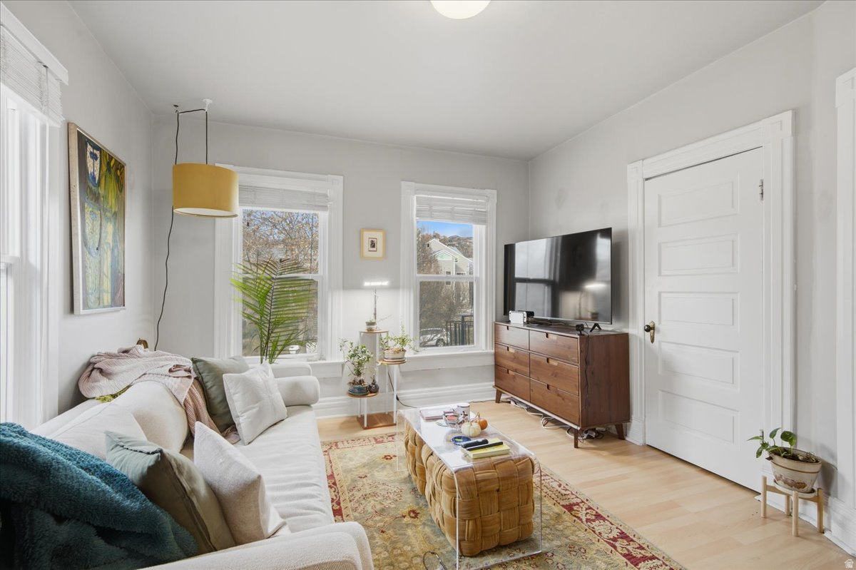 AVENUES - Residential Income