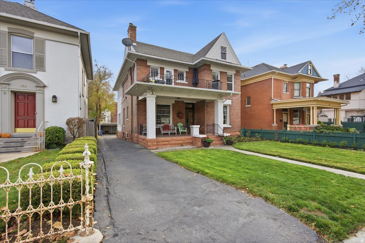 AVENUES - Residential Income