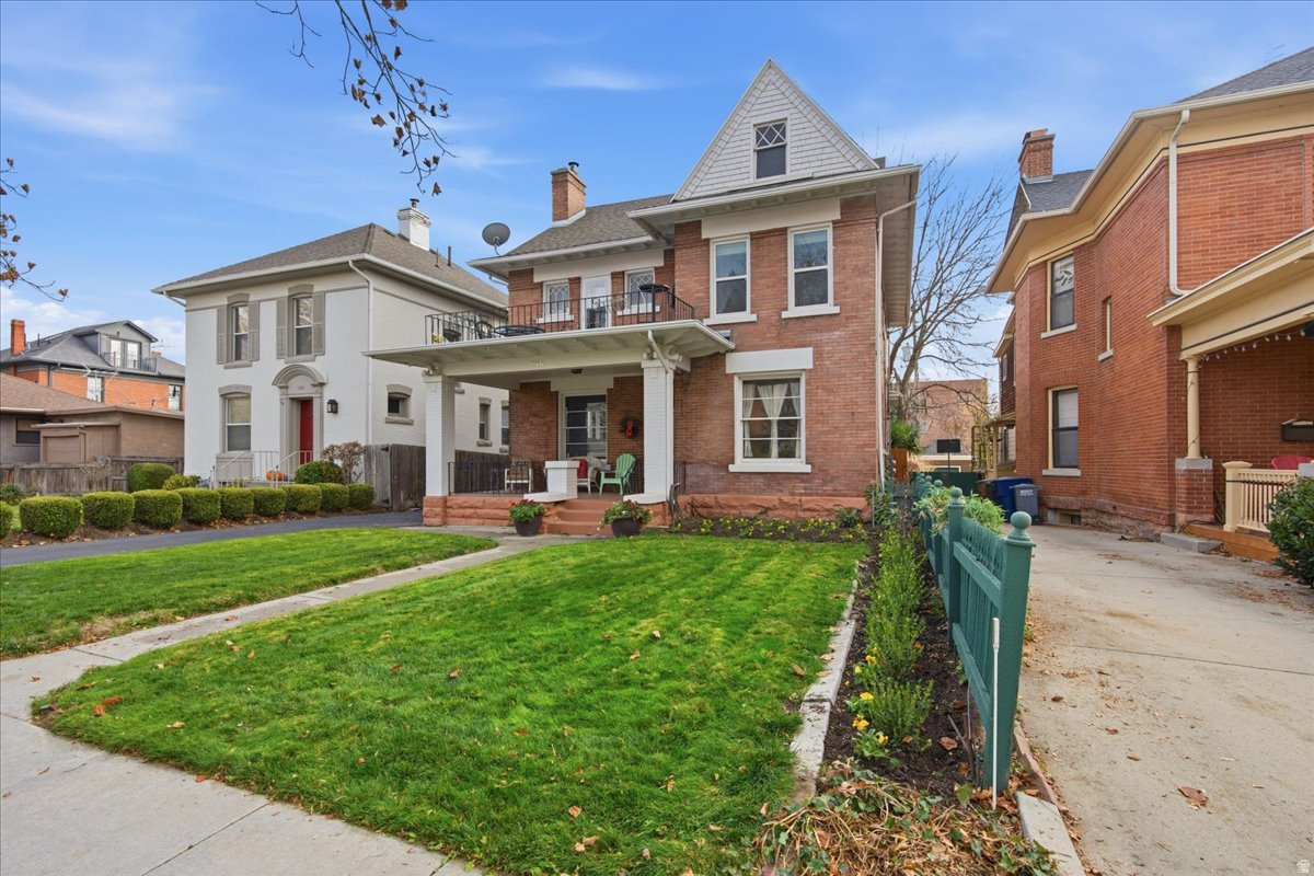 AVENUES - Residential Income