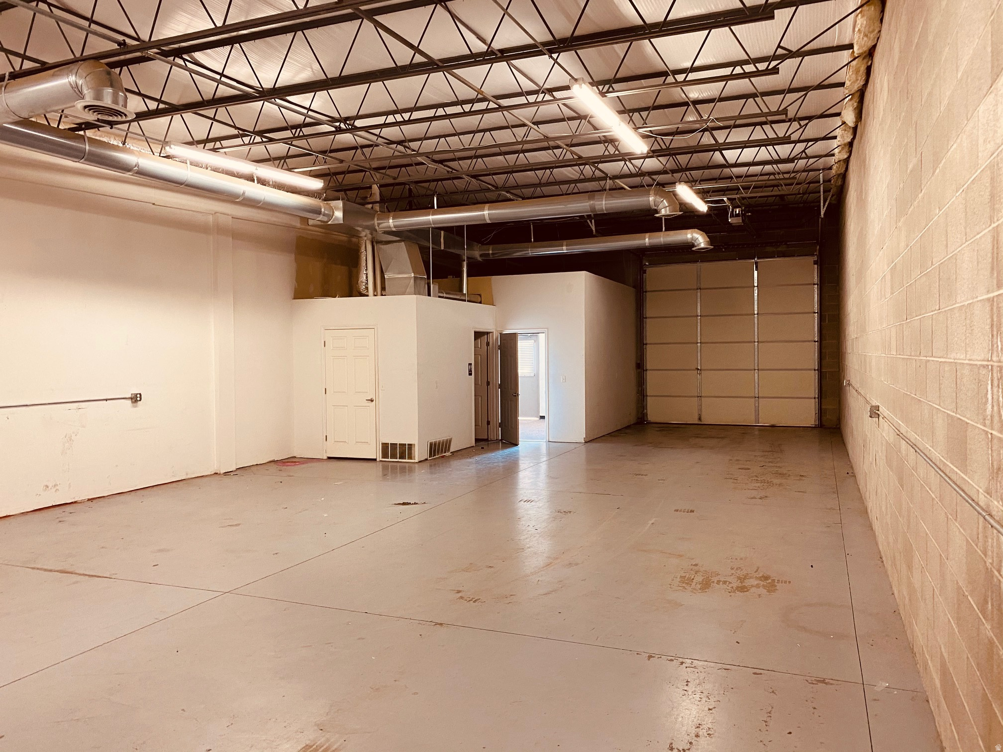 LOGAN INDUSTRIAL - Commercial Lease