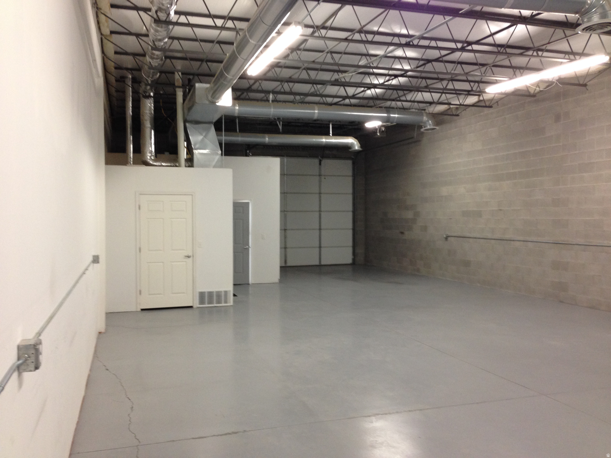 LOGAN INDUSTRIAL - Commercial Lease