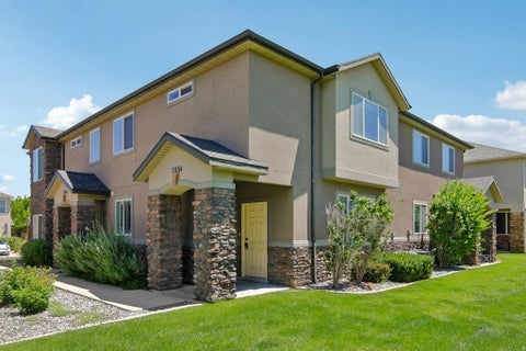 Townhouse For Sale - 7054 S Greensand Dr<br/> Salt Lake County, West Jordan, UT 84084