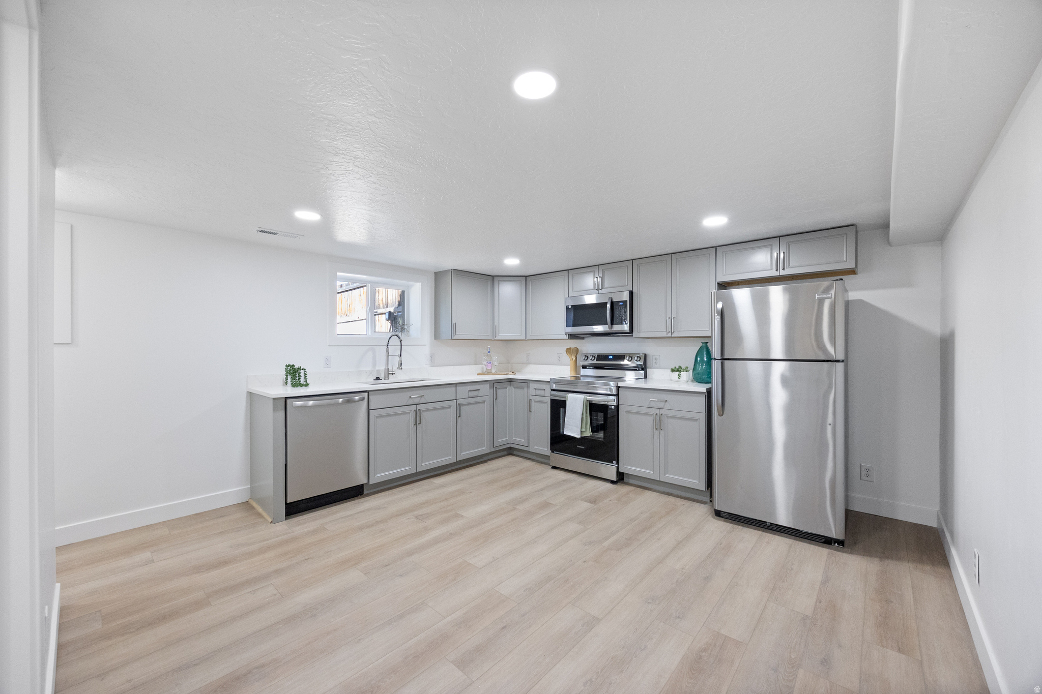 LAKEVIEW - Residential