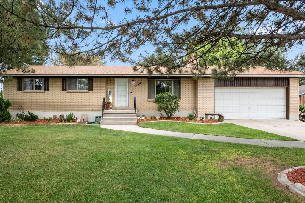 Photo of 13333 S 2900 W, Riverton, UT 84065 (MLS # 2170307)