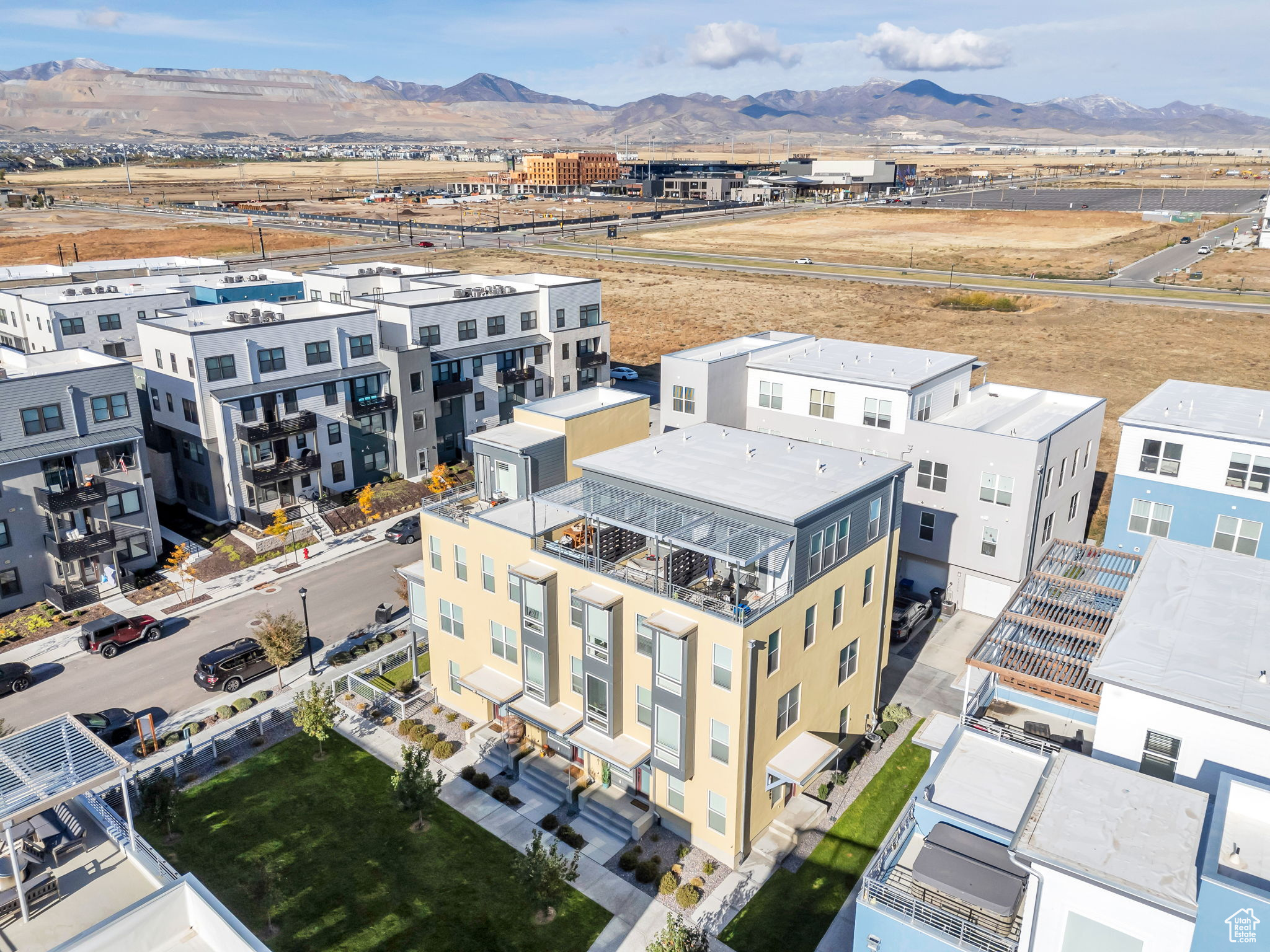 DAYBREAK - Residential