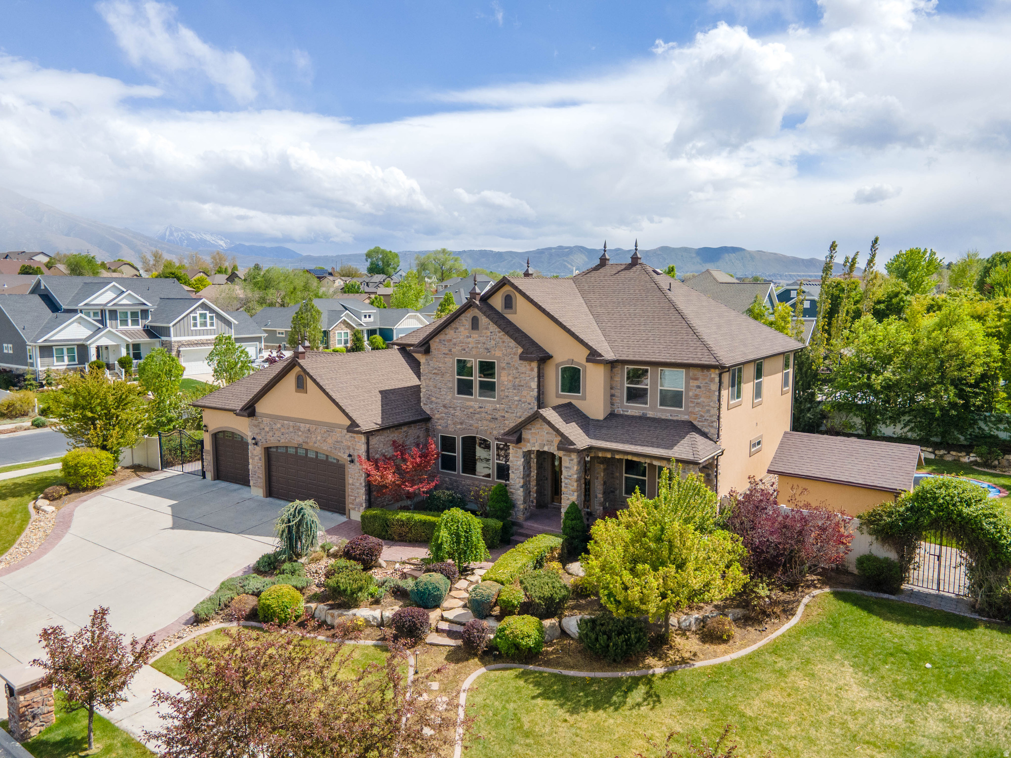 ASPEN CREST - Residential