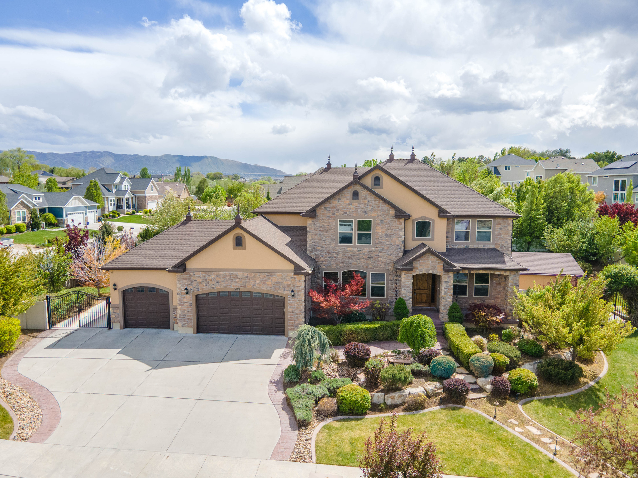 ASPEN CREST - Residential