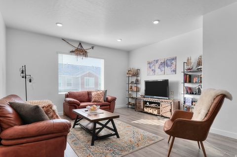 Tiny photo for 1098 E QUARTERDECK WAY, Saratoga Springs, UT 84045 (MLS # 2135008)