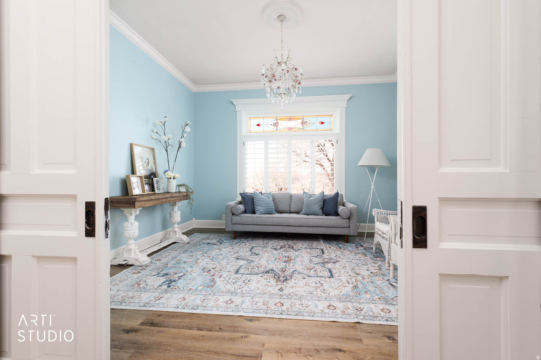 Main image without alt text